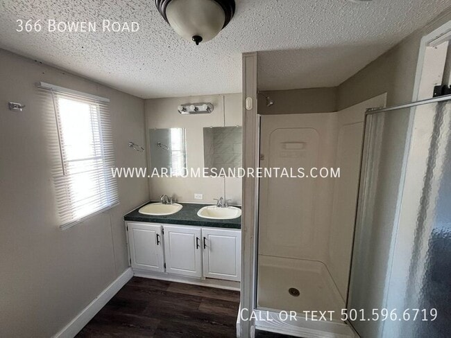 Building Photo - 366 Bowen Rd