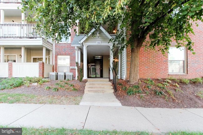 Building Photo - 3916 Penderview Dr