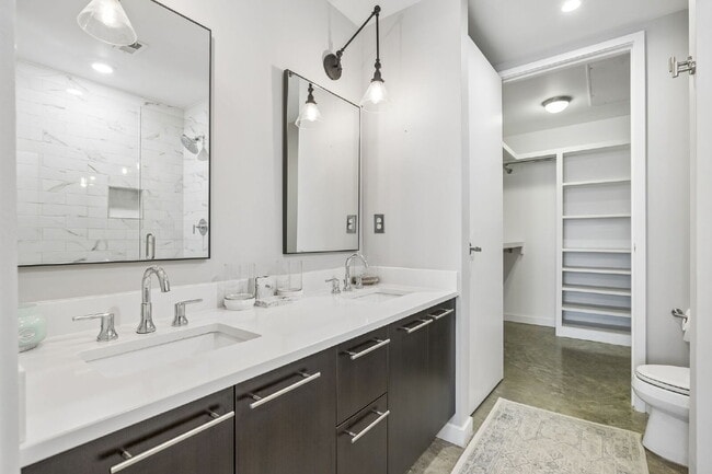 Building Photo - Move-In Ready ICON Condo in The Gulch, Designer Furnished Option, Rare Same-Floor Parking, 2BR wi...