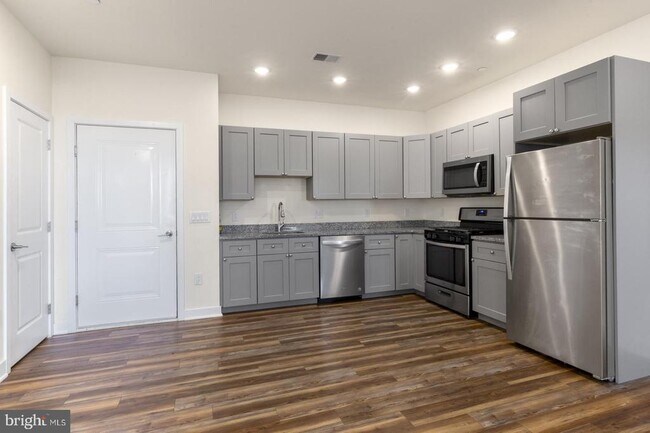 Building Photo - 2411 Kensington Ave