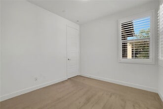 Building Photo - 30 Lilac