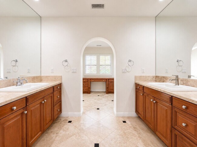 Building Photo - Luxury Living in Irvine's Prestigious Turtle Ridge