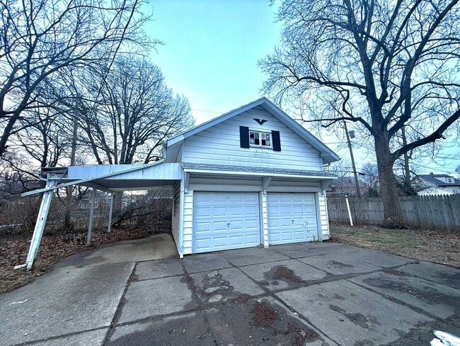 Building Photo - Three bedroom two bathroom home for rent