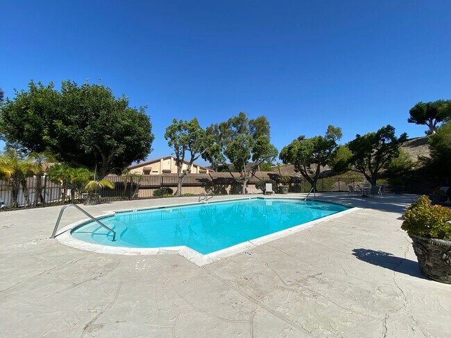 Building Photo - 2 Bedroom, 2 Bath, Downstairs Condo!