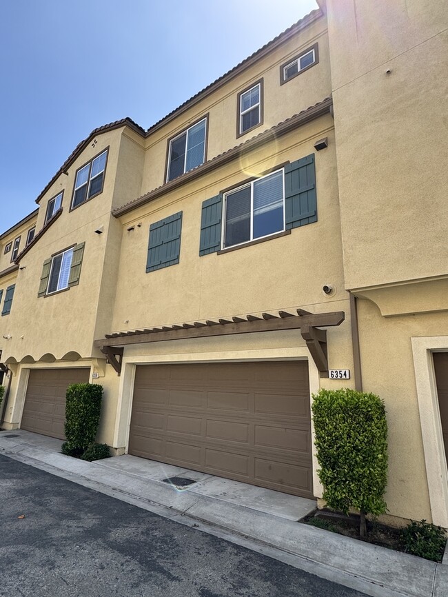 Building Photo - Newer Townhouse for lease in Eastvale.