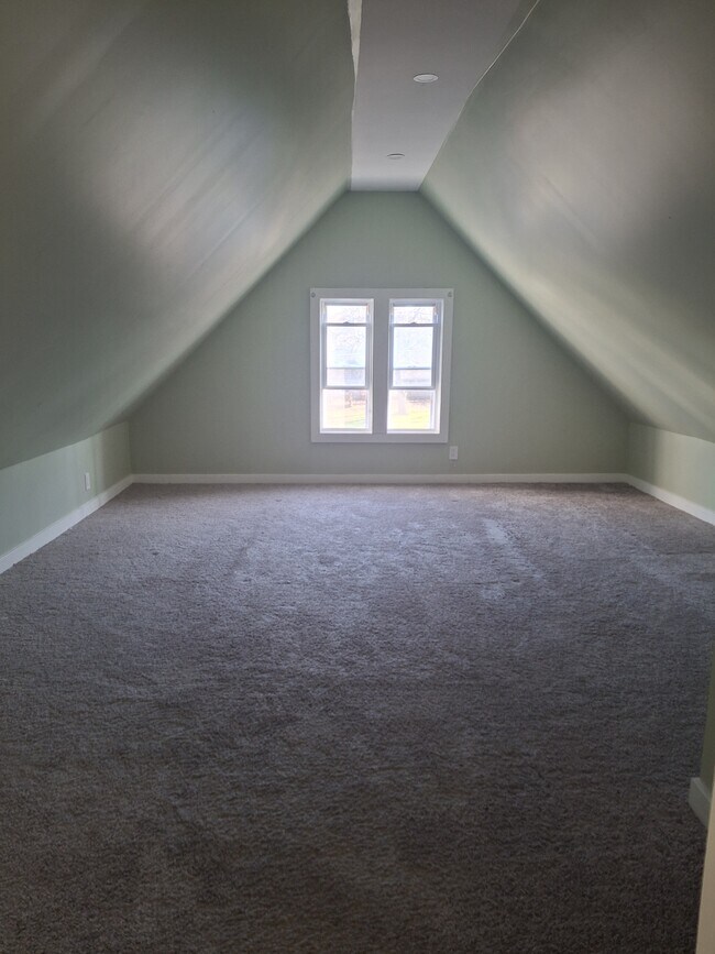 Building Photo - 400 Orange St