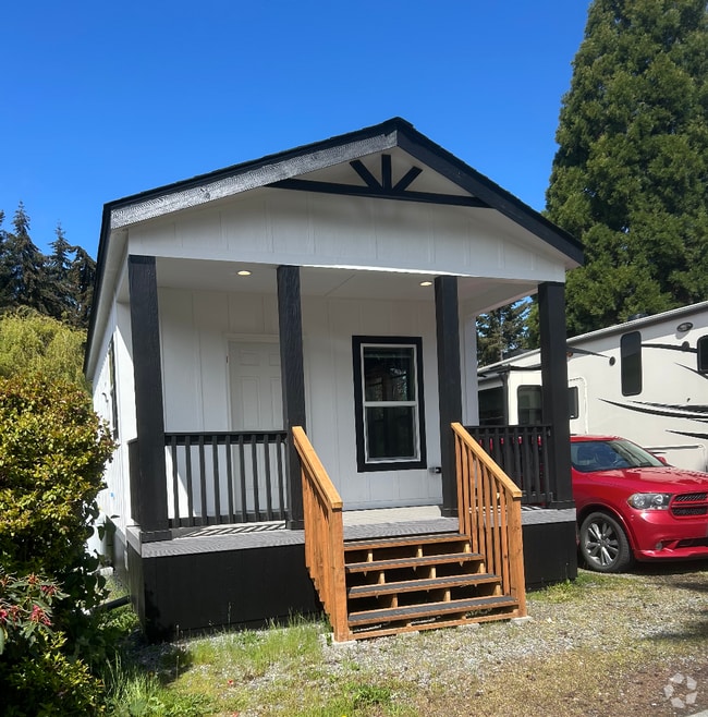Building Photo - Rainbows End RV