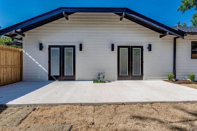 Building Photo - Warm, Modern & Welcoming — Beautiful 4 Bed, 3 Bath New Build