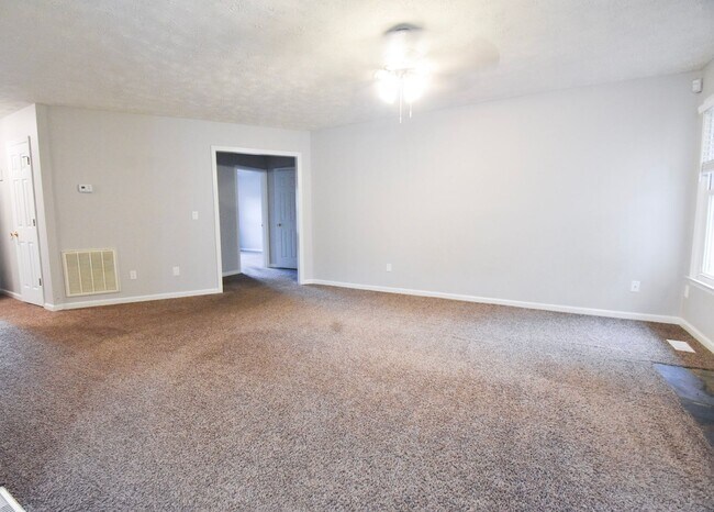 Building Photo - Coming Soon~3 Bedroom 2 Bathroom Home- Pets Considered