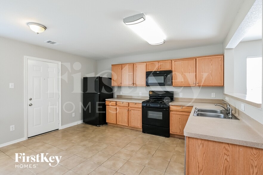 Building Photo - 8143 Chancewood Ln