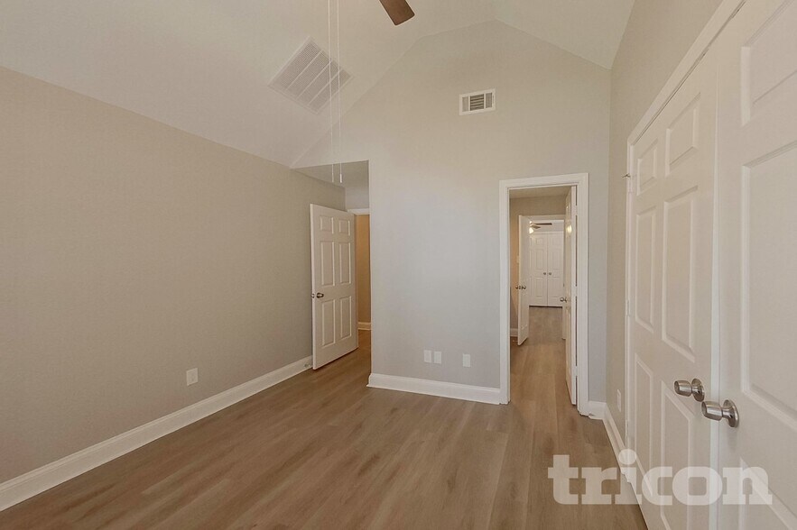 Building Photo - 7724 Grassland Dr