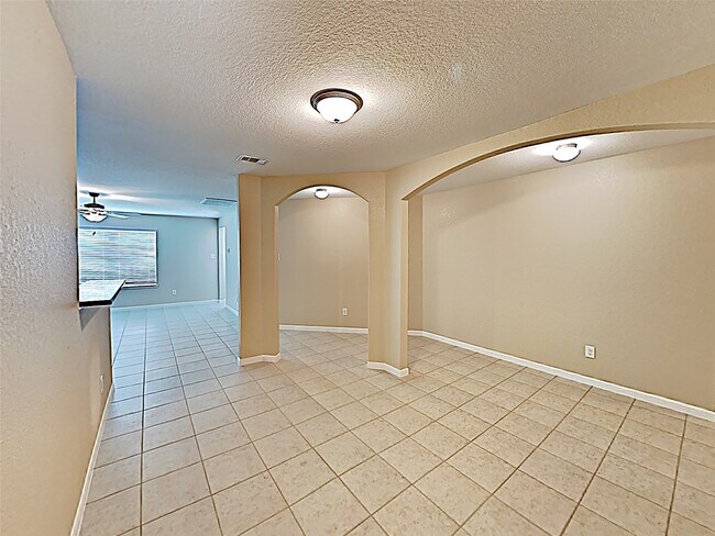 Building Photo - 725 Totem Trail Dr