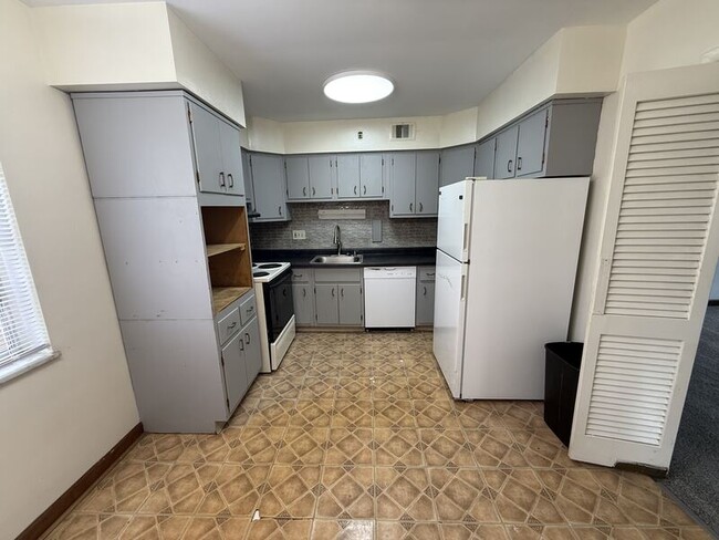 Building Photo - 1111 Elm Park Dr