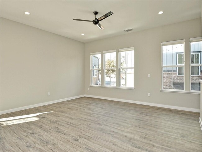 Building Photo - 3809 Valley View Rd