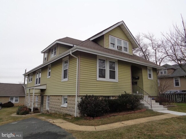 Building Photo - 2800 Linwood Ave