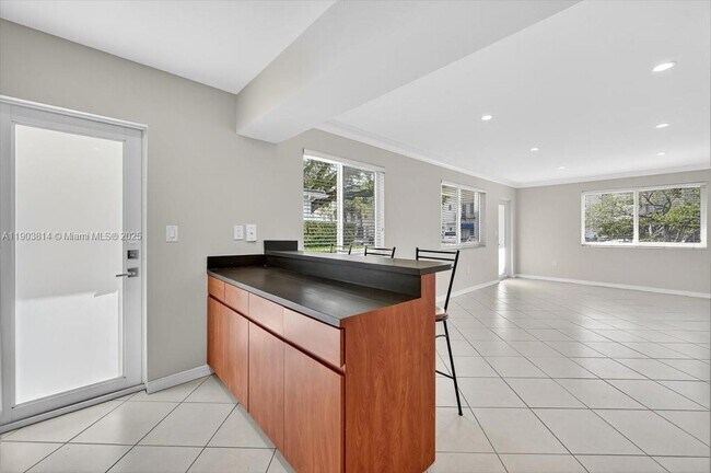 Building Photo - 349 Santander Ave