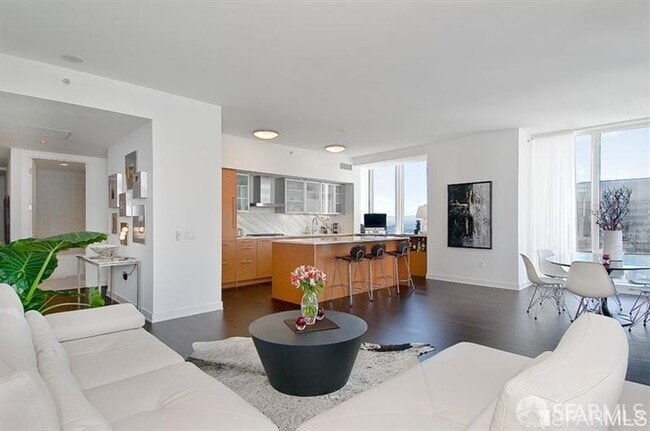 Building Photo - 301 Mission St