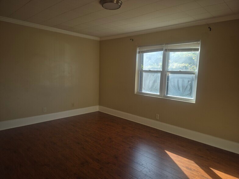 Building Photo - 373 Stone Mountain St