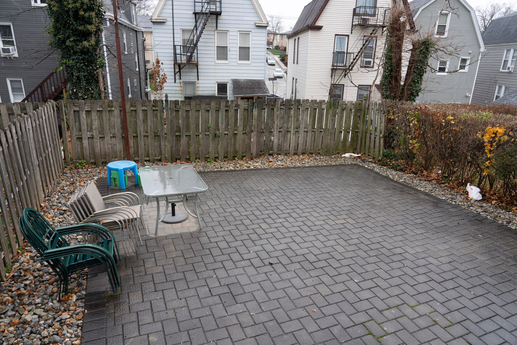 Building Photo - 22 Chapman St