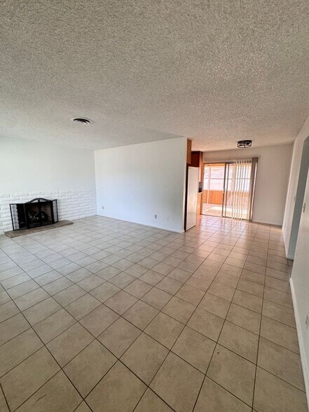 Building Photo - 41272 Mayberry Ave