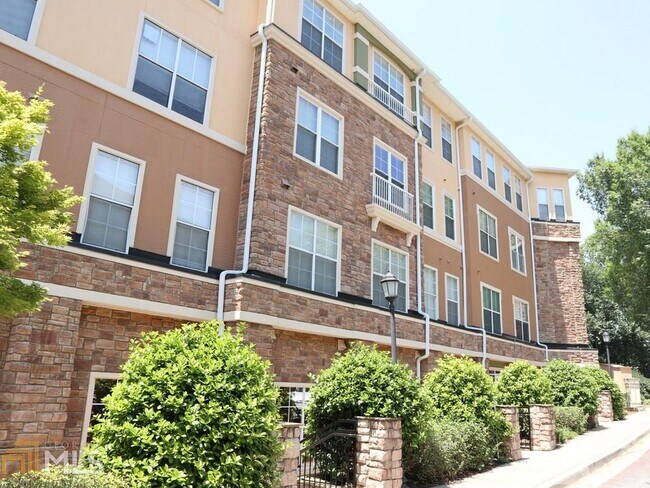 Building Photo - 10 Perimeter Summit Blvd