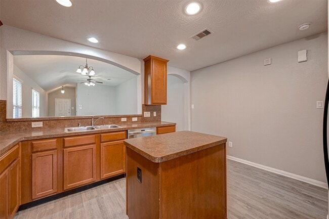 Building Photo - 8210 Rustic Cape Dr
