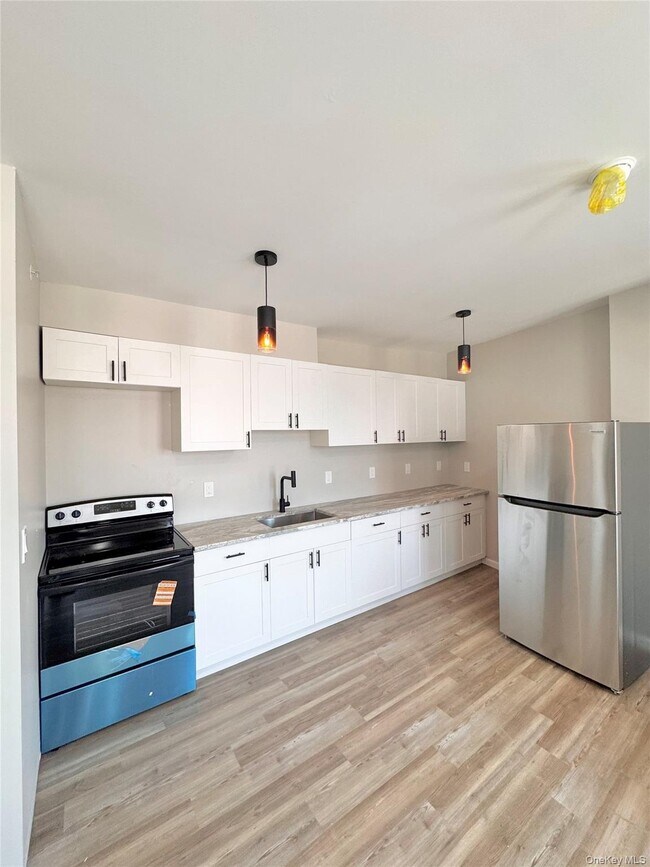 Building Photo - 199 Chambers St