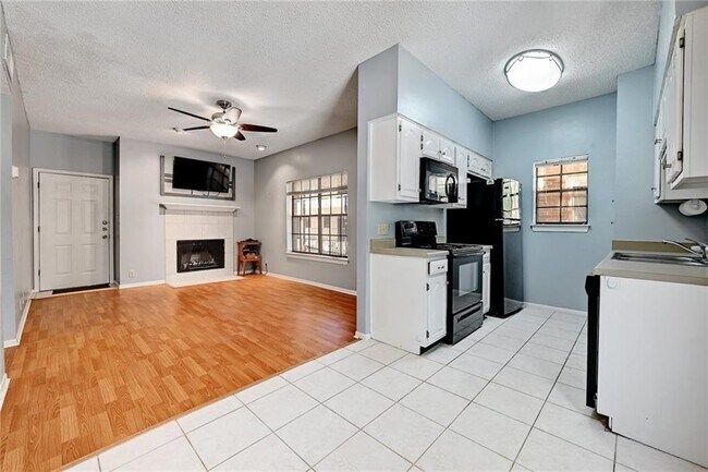 Building Photo - 203 E 31st St