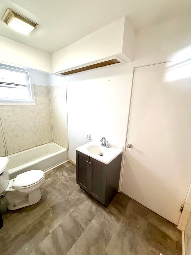 Building Photo - 516 N Porter St