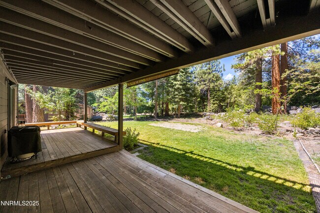 Building Photo - 445 Country Club Dr