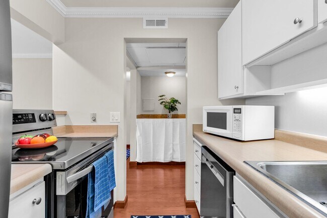 Building Photo - 470 N Civic Dr