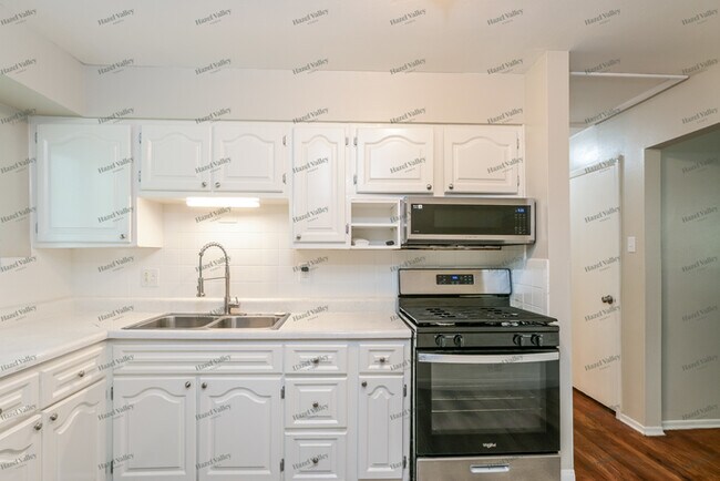 Building Photo - 7012 Marlac Dr