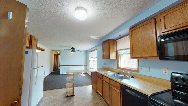 Building Photo - 975 Murray Ln