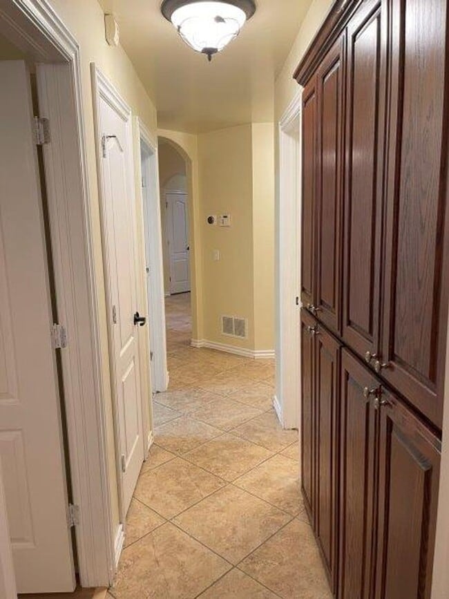 Building Photo - 3 bed plus office with storm shelter in Moore Schools!