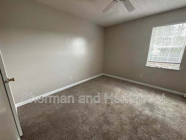 Building Photo - 218 Commons Dr