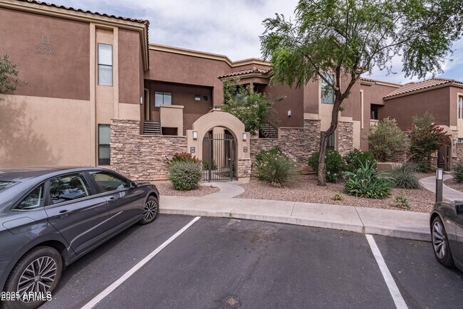 Building Photo - 7027 N Scottsdale Rd