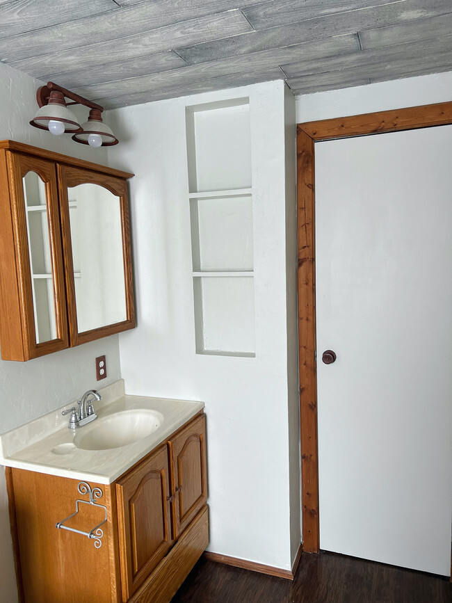 Building Photo - 358 W 170 N