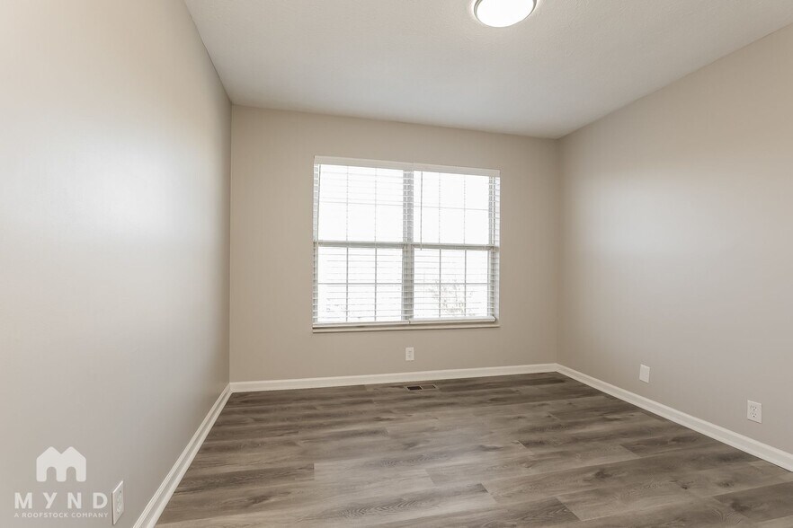 Building Photo - 3100 Creekview Ln