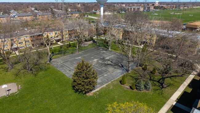 Building Photo - 750 W Dempster St