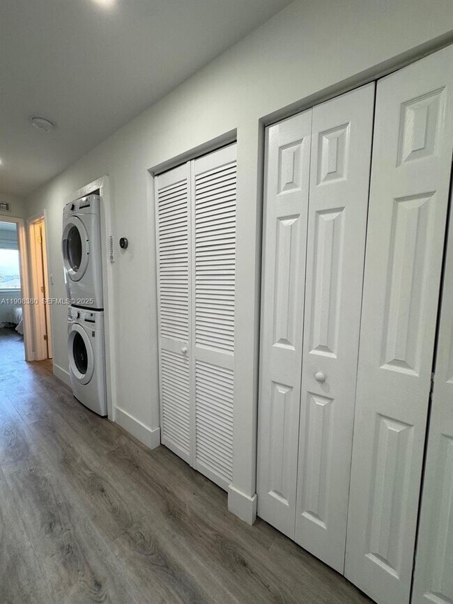 Building Photo - 1550 S Ocean Dr