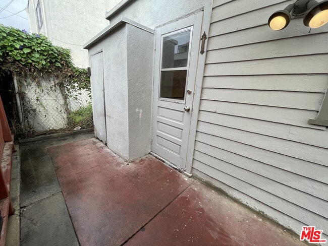 Building Photo - 351 Temple Ave