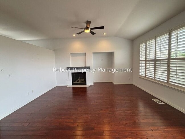Building Photo - 1626 Evergreen Dr