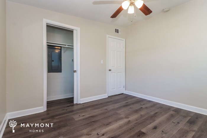 Building Photo - 2250 Norman Dr