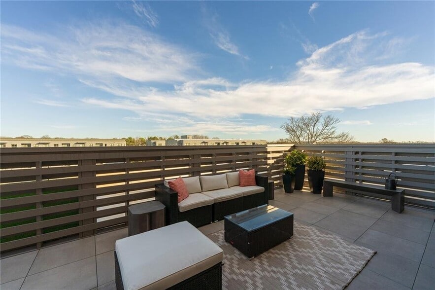 Personal Terrace - 112 Rogers St NE