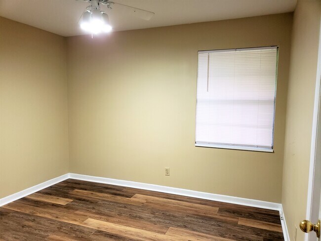 Building Photo - 2318 Vinkara Dr