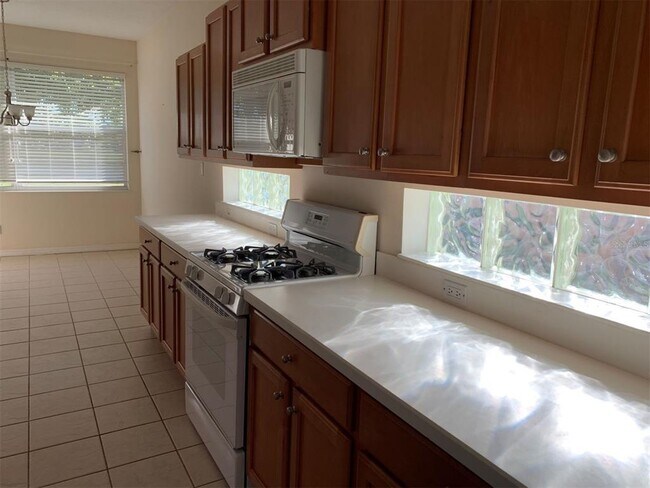 Building Photo - 2274 Boxwood St
