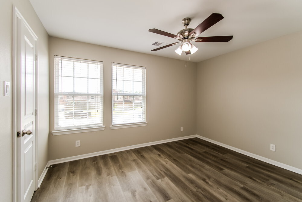 Building Photo - 323 Ginseng Ln