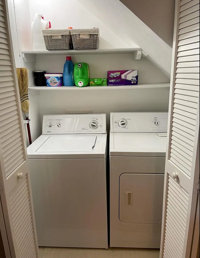 Building Photo - 536 Wakefield Dr