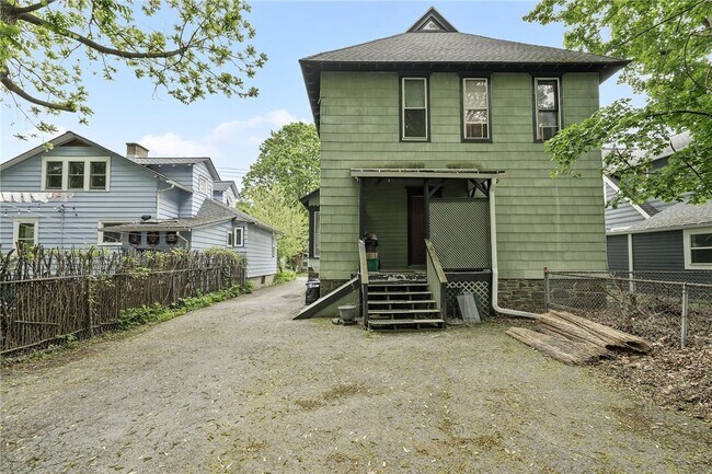 Building Photo - 211 S Albany St