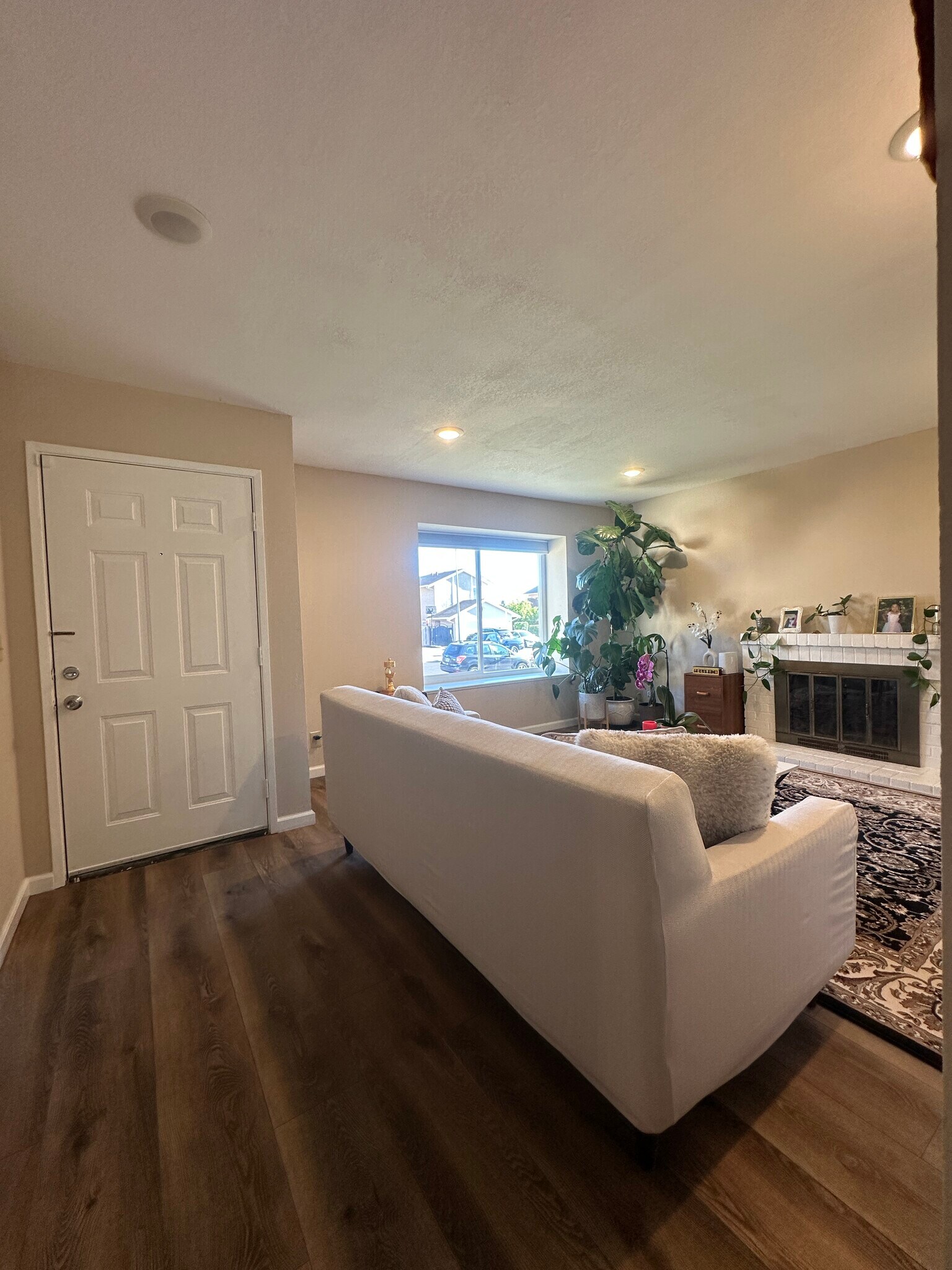 Building Photo - 1465 Madrone Way